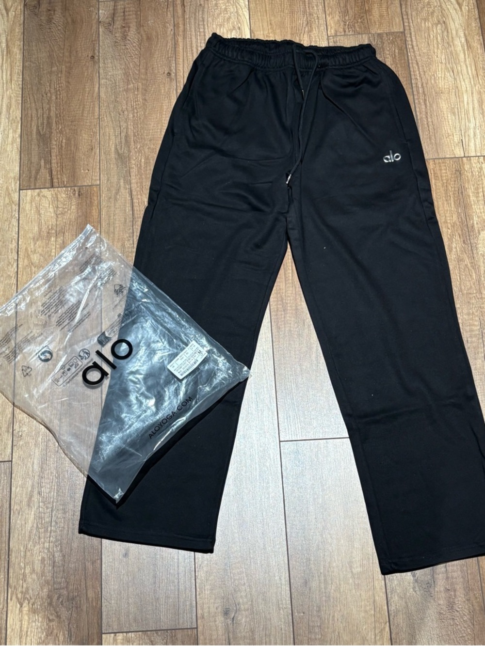 ALO Yoga Black Sweatpants Joggers Brand new Men or Women